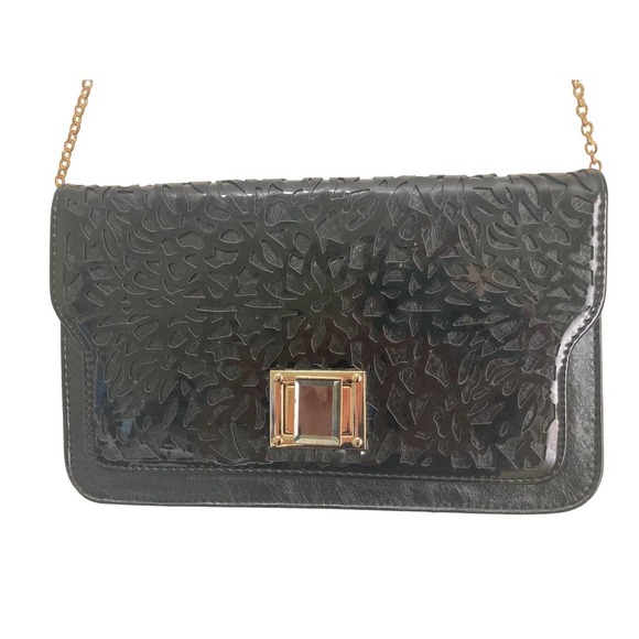 Urban Expressions Black Vegan Leather Crossbody Bag - Picture 2 of 4